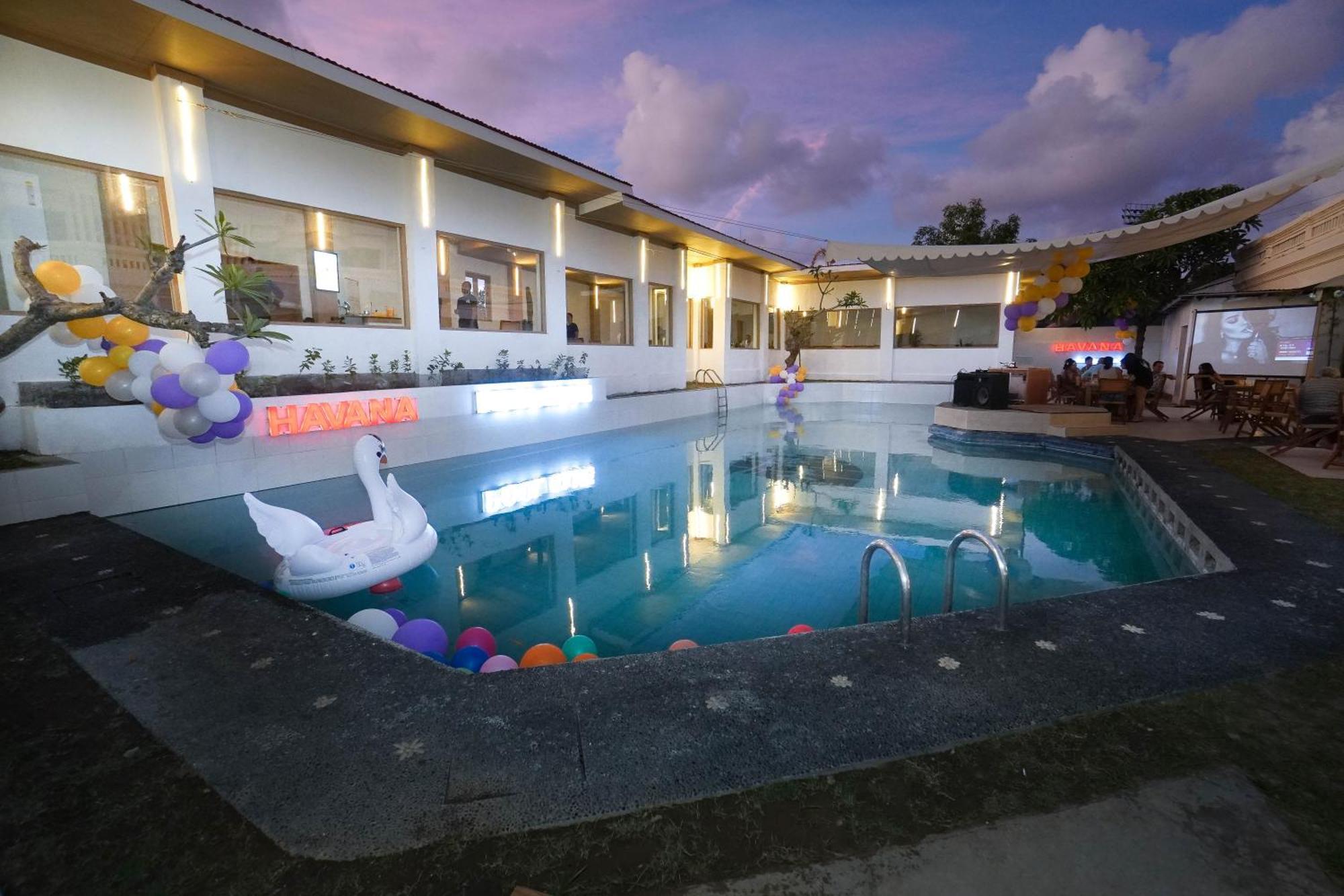 One Bedroom Private Villa Kuta スミニャック エクステリア 写真